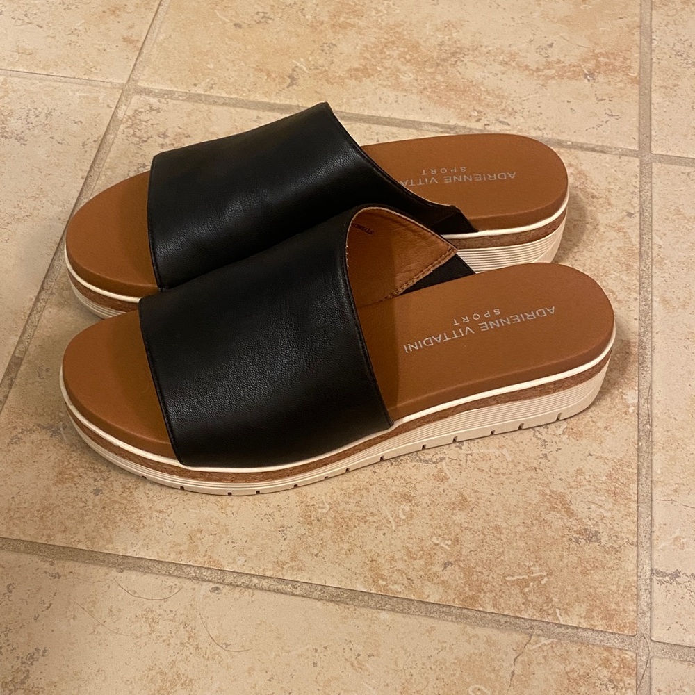 Adrienne Vittadini Black Leather Slide Sandals - Picture 2 of 4